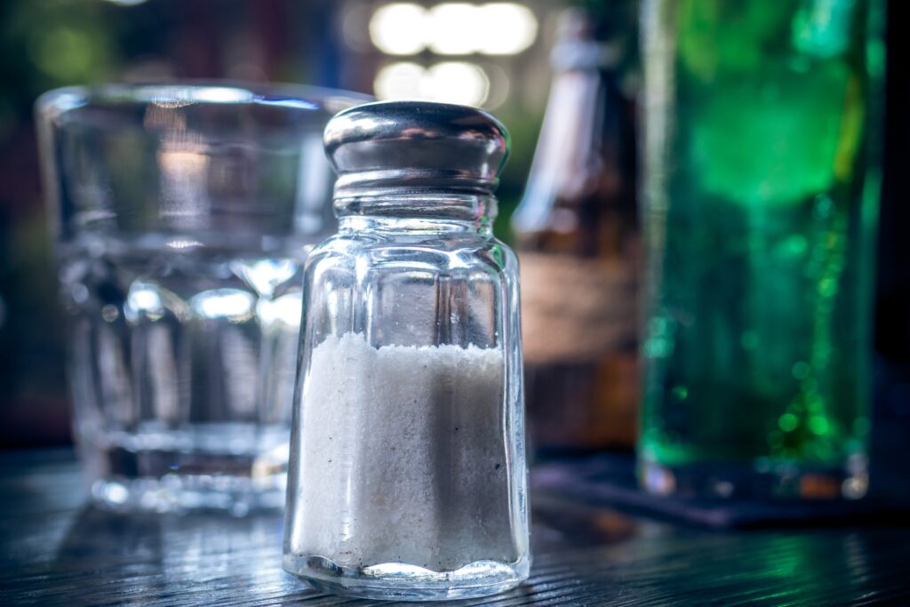 sůl v průhledné solničce